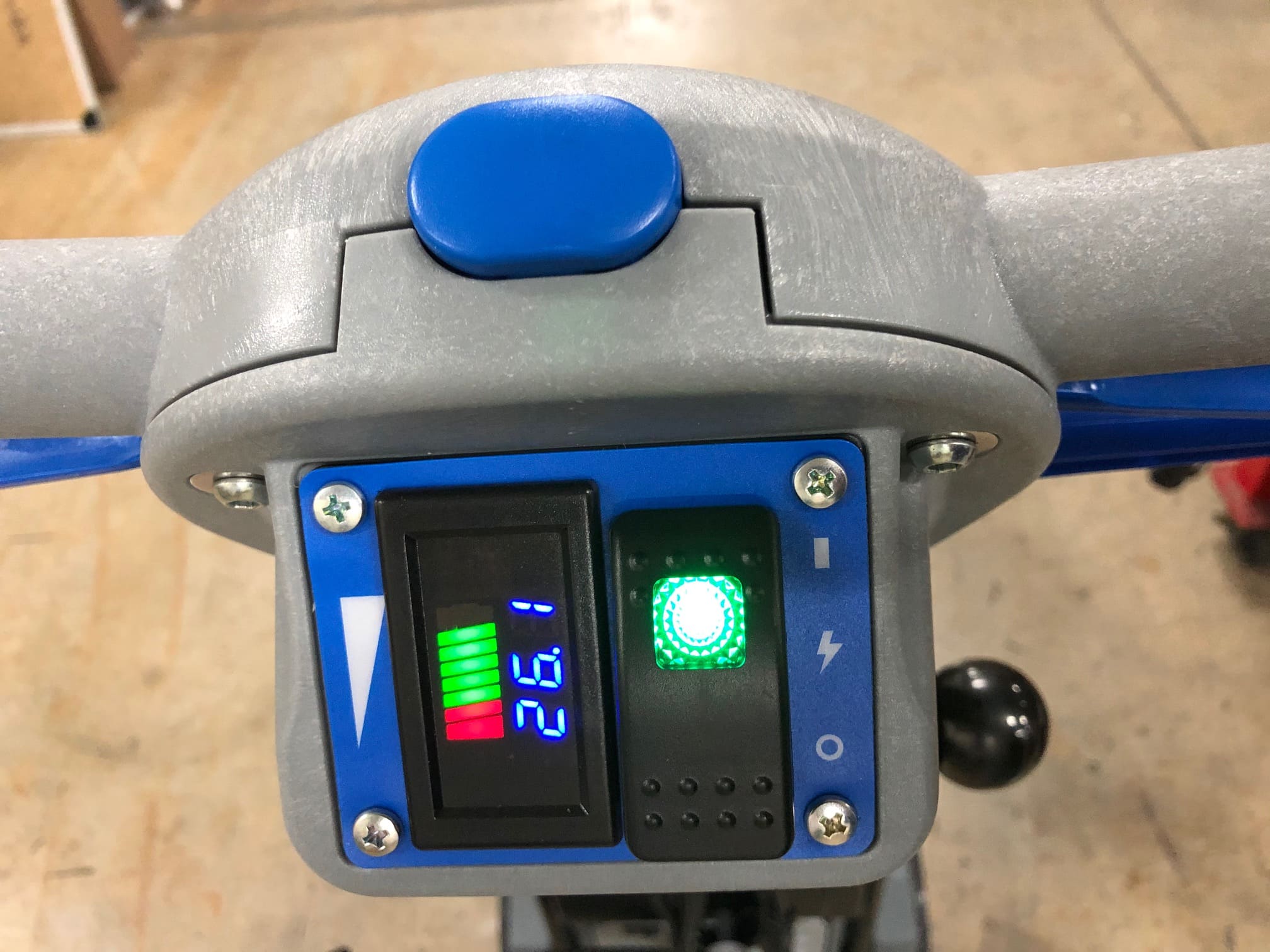 ICE® i15B Compact 15" Auto Scrubber w/ Brush & Pad Driver - 4 Gallons