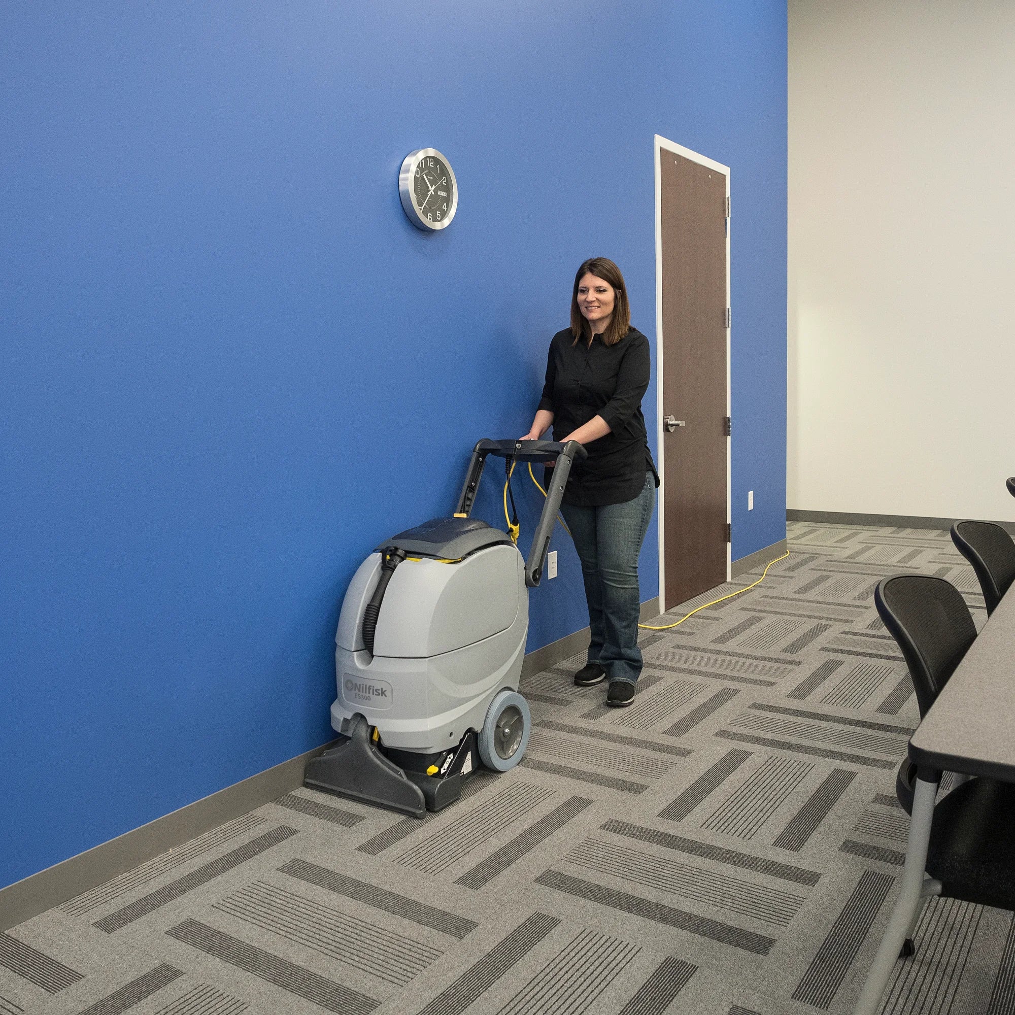 Operator cleaning office carpet with the ES300 XP