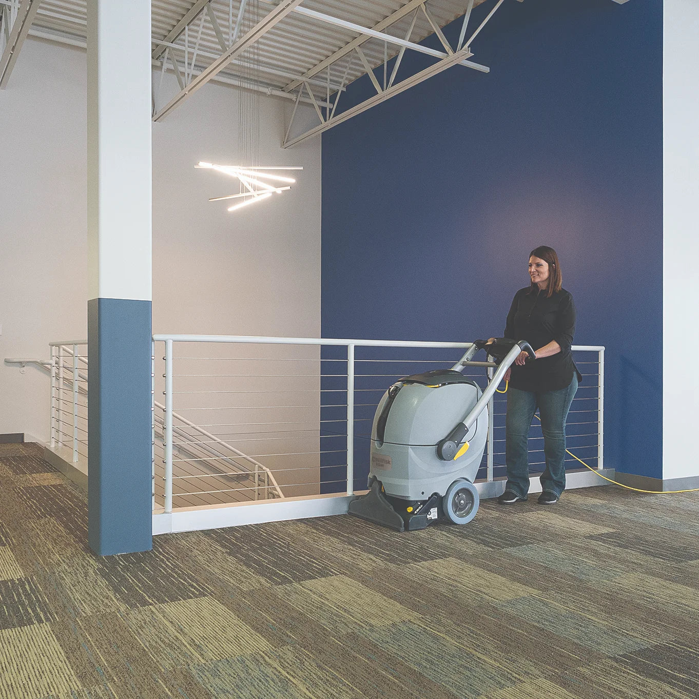 Cleaning carpeted stairs with the ES400 XLP hand tool