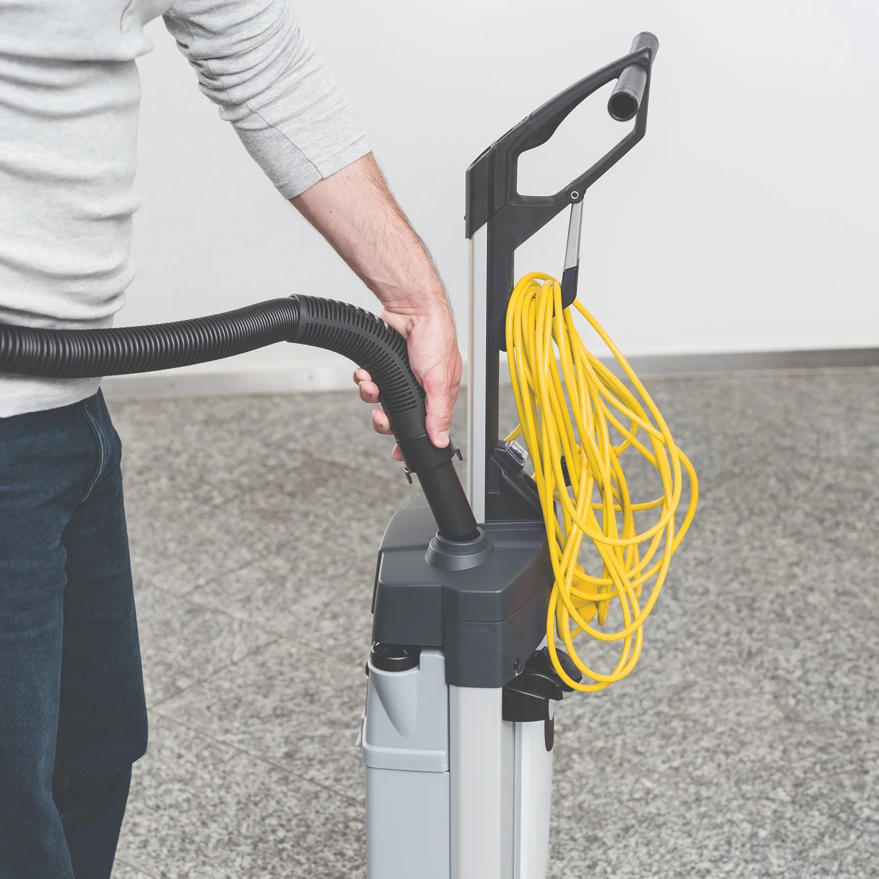 SC100 manual suction hose attached to the machine