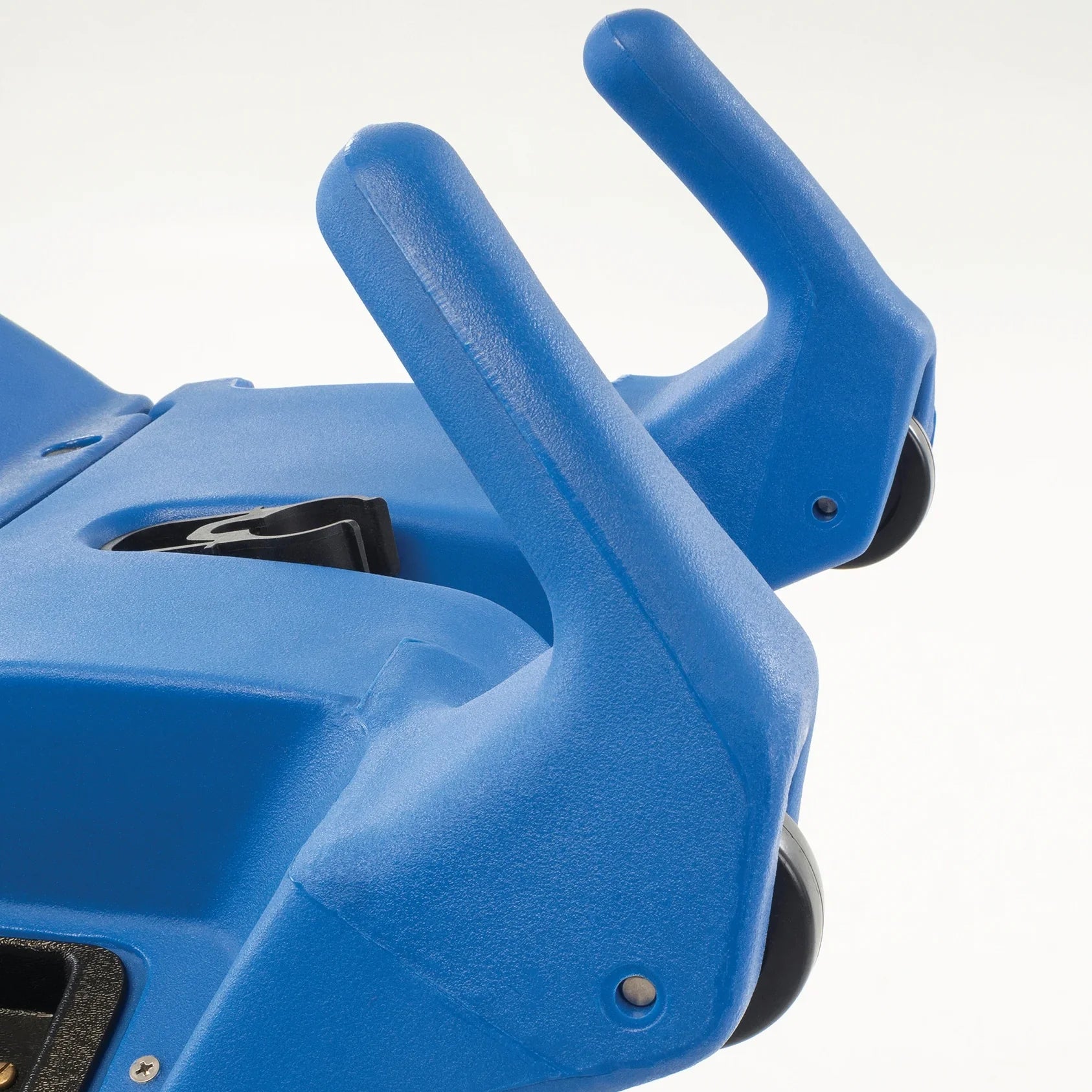 Close-up of the two molded handles on top of the Clarke EX20 used for steering and lifting
