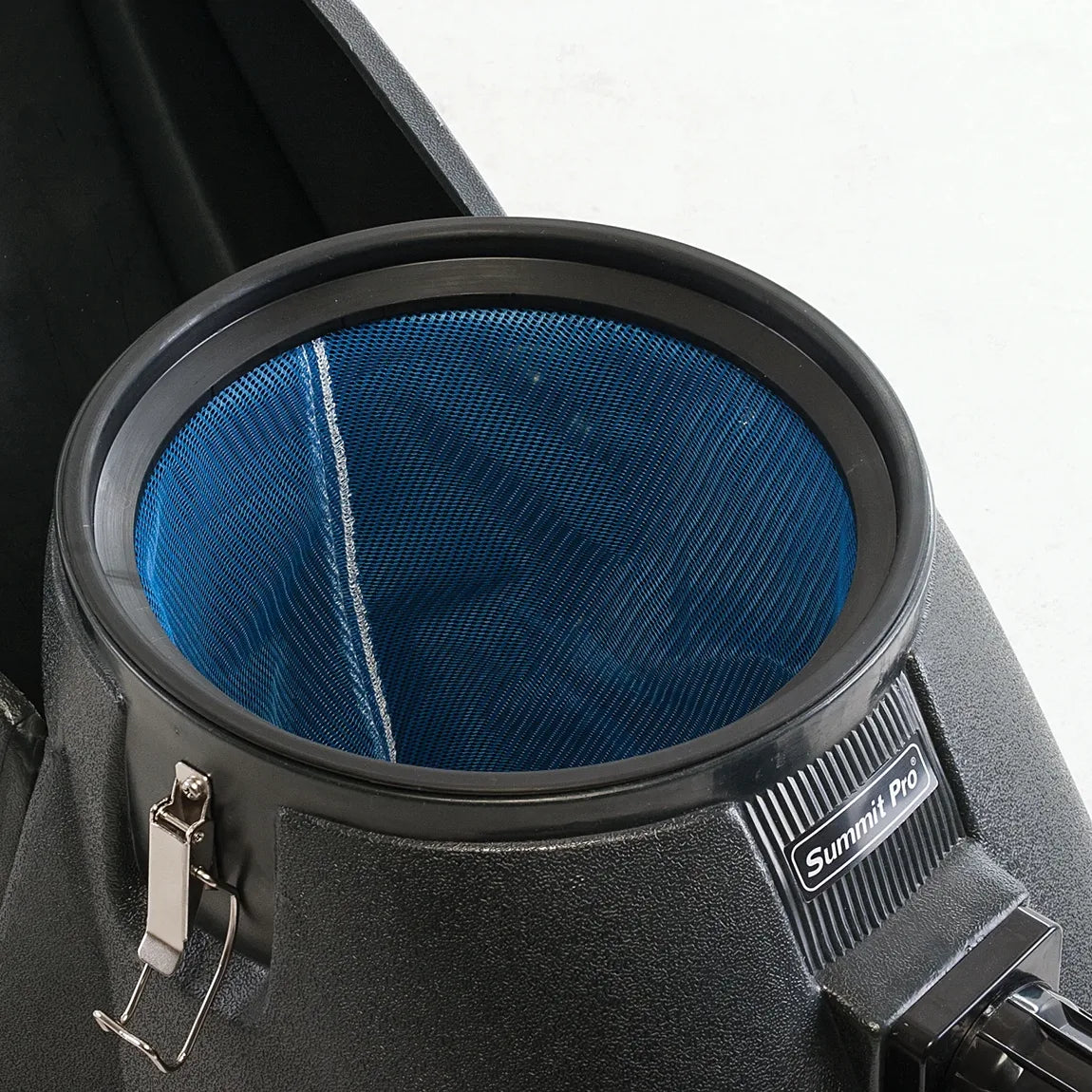Blue Bubble Buster foam suppression filter installed in the Clarke Summit Pro 18SQ tank for wet pickup