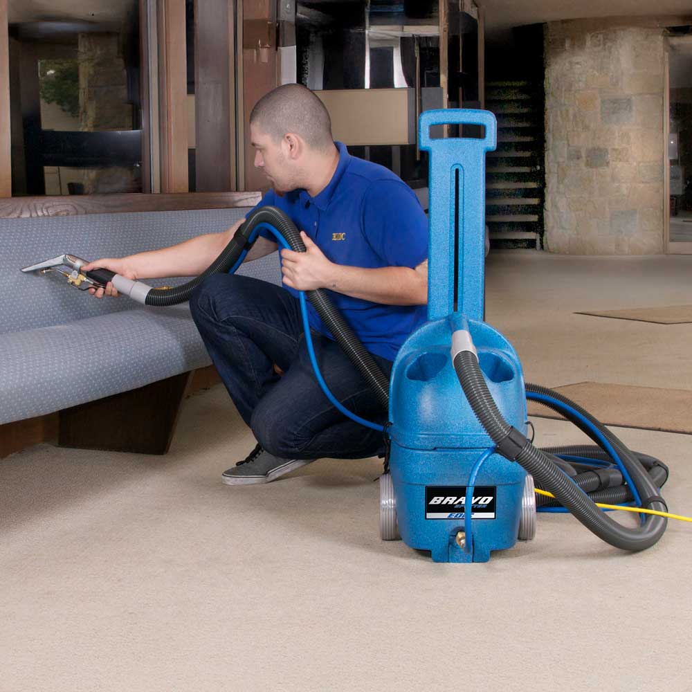Cleaning a fabric bench with the EDIC Bravo and the stainless upholstery tool