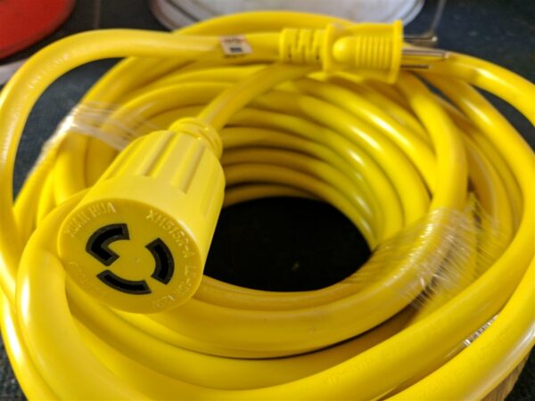 Twist-lock connector end of the EDIC B11769 Galaxy power cord