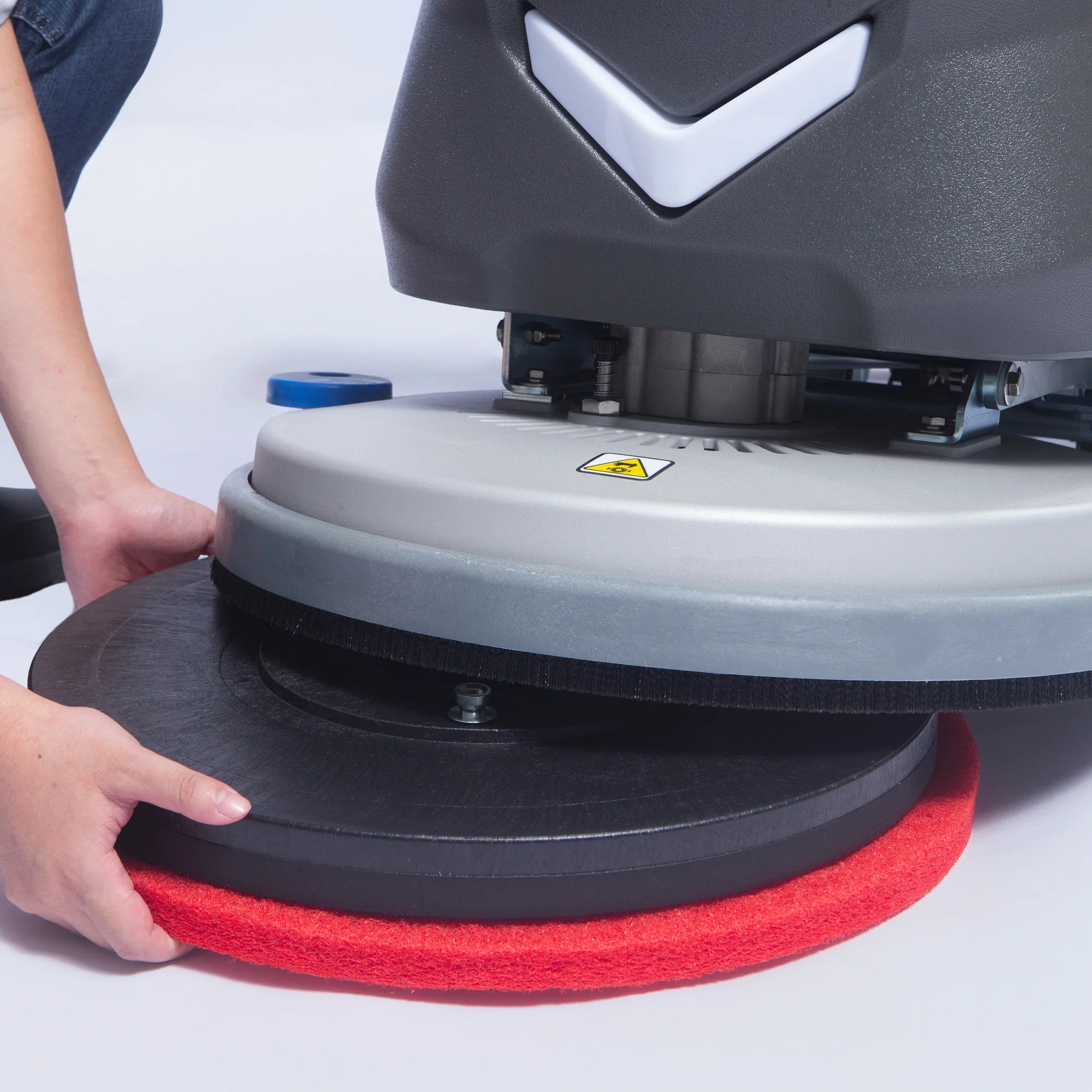 Fitting the magnetic pad driver on the ICE i20YT floor scrubber