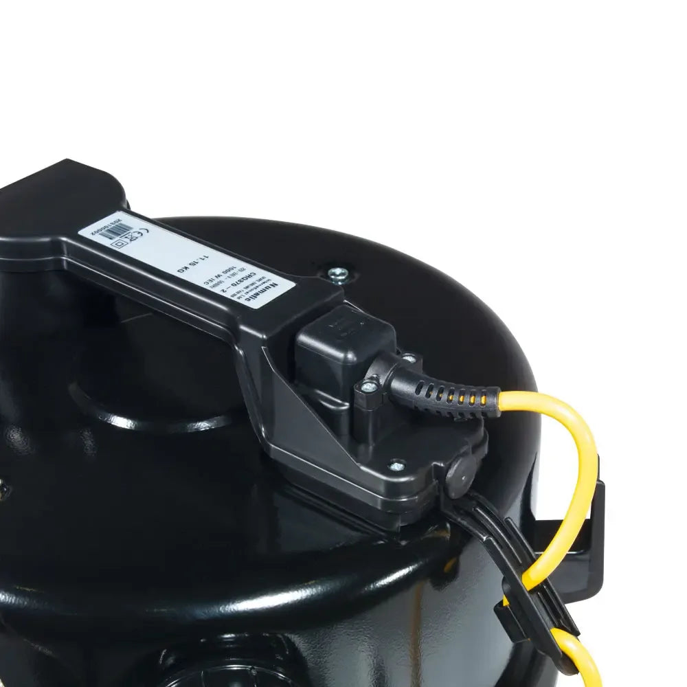 Plugging the detachable power cord into the CRQ 370 motor head