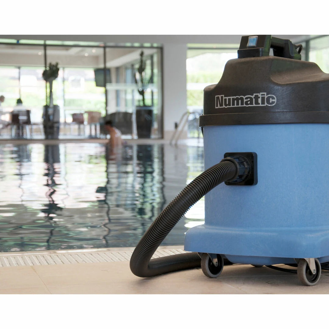 NaceCare CV 570 wet dry vacuum in use